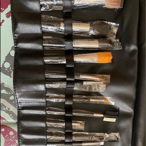 Crown Make up Brushes